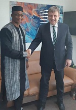 l'Ambassadeur de Russie au Mali Igor Gromyko s’entretient avec le Ministre de la Jeunesse et des Sports du Mali A.M. Touré